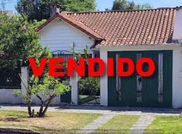 Casa · 110m² · 4 Ambientes · 1 Cochera · Vendida! - a Pasos de Boulevard de 25 de Mayo - Casa 3 Dormi