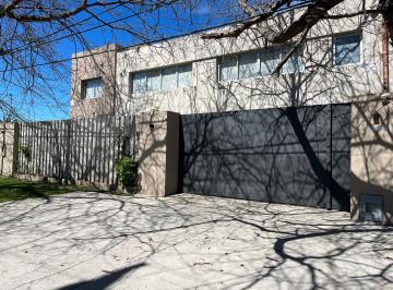 Casa de 4 ambientes, La Plata · 21a 458 y 459 - Casa de Tres/cuatro Dorm. con Gran Jardín