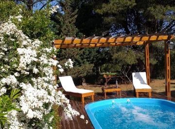 Casa de 3 ambientes, Miramar · Casa con Pileta Barrio Las Lomas