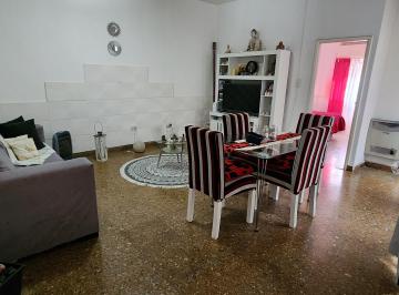 PH de 2 ambientes, Tres de Febrero · Muy Buen Departamento T/ Casa Al Fte en Pb, 2 Amb C/ Patio Propio, Sin Expensas