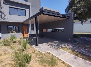 PH de 6 ambientes, Córdoba · Vendo Duplex a Estrenar en Bº Cerrado "La Calandria" No Apta Crédito