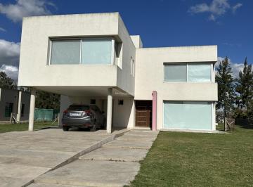 Casa · 260m² · 4 Ambientes · 2 Cocheras · Casa en Alquiler Canning Barrio Terralagos 3 Dorm.