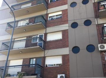 Departamento · 90m² · 4 Ambientes · 1 Cochera · Depto 4 Amb en Liniers con Cochera Para Modernizar