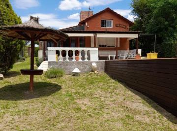 Casa · 144m² · 5 Ambientes · 1 Cochera · Casa en Villa Parque Siquiman 2 Dorm + Pileta y Entre Piso