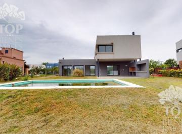 Casa · 192ha · 4 Ambientes · Casa en Venta en El Cantón Norte, El Cantón, Escobar