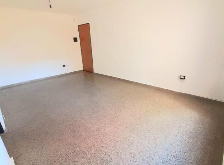 Departamento · 80m² · 5 Ambientes · 1 Cochera