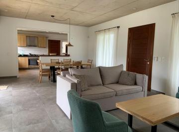 Casa · 130m² · 4 Ambientes · 3 Cocheras · Casa en Alquiler Temporal 3 Cuartos en La Barra C/ Piscina
