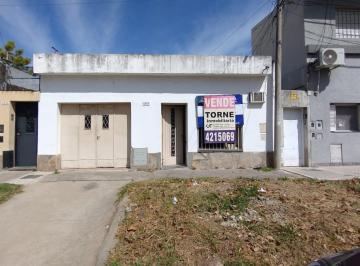 Casa · 77m² · 3 Ambientes · Casa de 2 Dorm. con Cochera en Venta en Garibaldi 1417