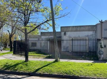 Casa · 93m² · 3 Ambientes · 2 Cocheras · Castelar Norte Venta Casa Americana Para Refaccionar