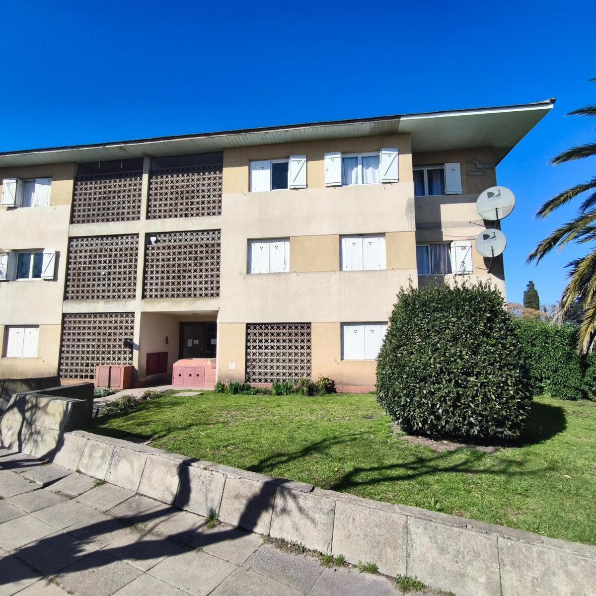 Departamento sito en un primer piso con acceso por escalera, 4 amb, 91m², 9 de Julio