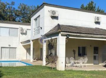 Casa · 218m² · 4 Ambientes · 1 Cochera · Casa en Venta en Santa Maria de Los Olivos, Malvinas Argentinas