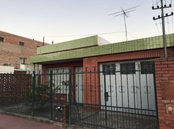 Casa · 690m² · 4 Ambientes · 2 Cocheras · Pedro Goyena 1059 - Casa con Terreno