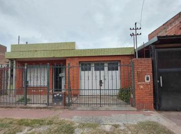 Casa · 690m² · 4 Ambientes · 2 Cocheras · Pedro Goyena 1059 - Casa con Terreno