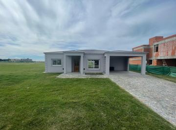 Casa de 5 ambientes, Presidente Perón · Casa a Estrenar en El Rebenque de Canning! 4 Dorm.! Oportunidad!