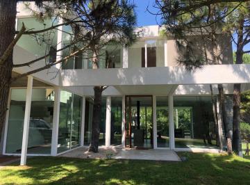 Casa · 300m² · 4 Dormitorios · 1 Cochera · Costa Esmeralda - Residencial I 129 - Alquiler