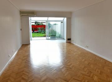 LIVING · 130 m² Cubiertos + 120 m² de Jardín con Pérgola y Patio