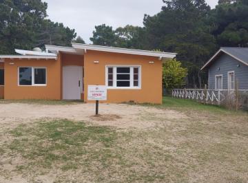 Casa de 4 ambientes, Las Gaviotas · Casa Retasada en Las Gaviotas | Lote 675 m² | 3 Dorm.
