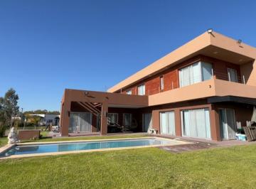 Casa · 1200m² · 4 Ambientes · 2 Cocheras · Casa en Canning - B° Santo Domingo