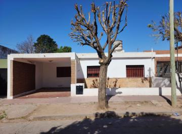 Casa · 250m² · 3 Dormitorios · 1 Cochera · Oportunidad Imperdible! Barrio Artigas, Venta!