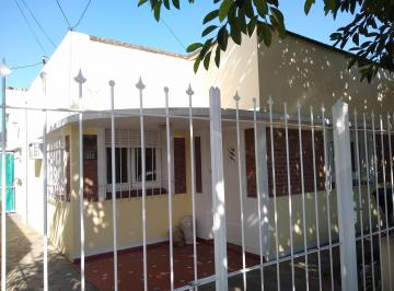 PH de 3 ambientes, Morón · Casa en PH de 3 Amb. Reciclada Al Frente a m de Rosales y Paseo Lineal