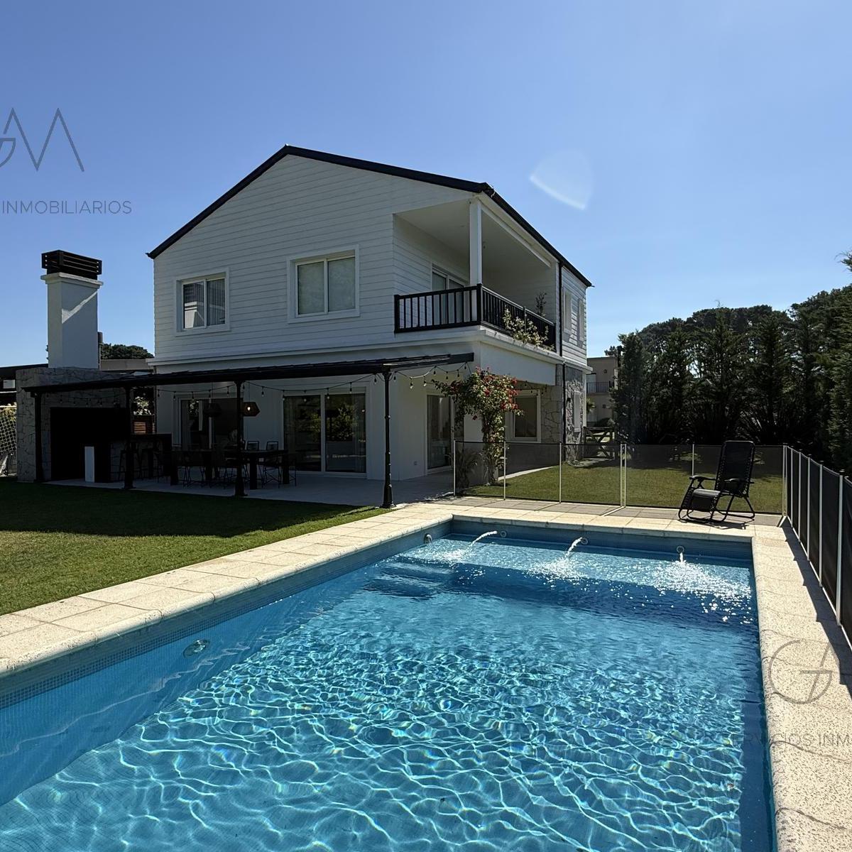 Casa 4 amb, 185m² en Barrio Privado Rumencó con piscina