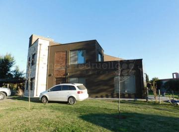 MRE-MRE-2122_2 · Casa en 2 Plant en El Golf Chascomus Country 4 Dorm. Gran Parque y Piscina