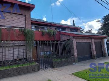 Casa · 200m² · 5 Ambientes · 2 Cocheras · Casa en Venta en San Miguel