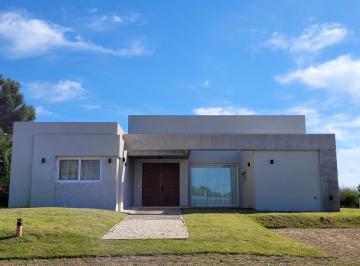Casa · 185m² · 5 Ambientes · 2 Cocheras · Casa en Venta en Costa Esmeralda