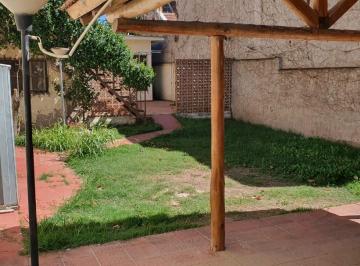 Casa · 185m² · 4 Dormitorios · 2 Cocheras · Casa en Godoy Cruz - Apta a Credito