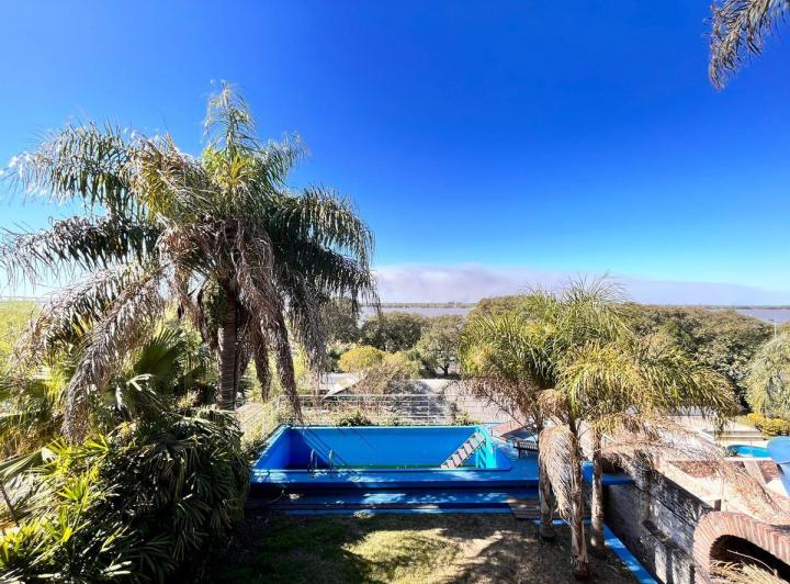 Casa · 240m² · 10 Ambientes · 1 Cochera