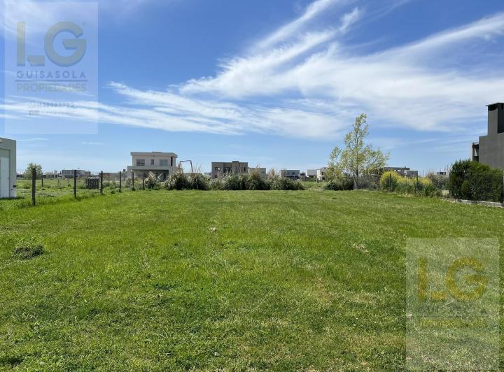 Terreno · 1300m²