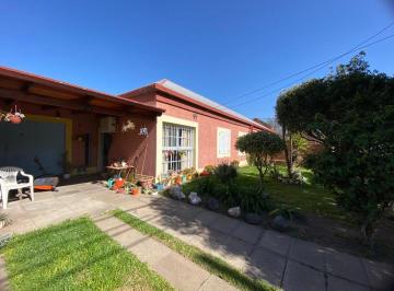 Casa · 105m² · 4 Ambientes · 2 Cocheras · Casa en Venta Campana