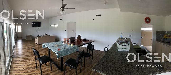 Casa · 176m² · 6 Ambientes · 2 Cocheras