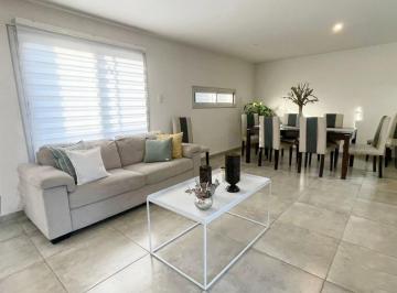 Casa · 140m² · 4 Ambientes · 2 Cocheras · Casa Venta Ituzaingo