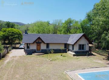 Casa · 305m² · 6 Ambientes · 2 Cocheras · Oportunidad de Inversión Dos Cabañas con Piscina | Villa General Belgrano