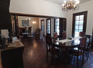 Casa de 5 ambientes, Córdoba · Venta Casa de Categoría en Urca - 5 Dorm. y Cochera