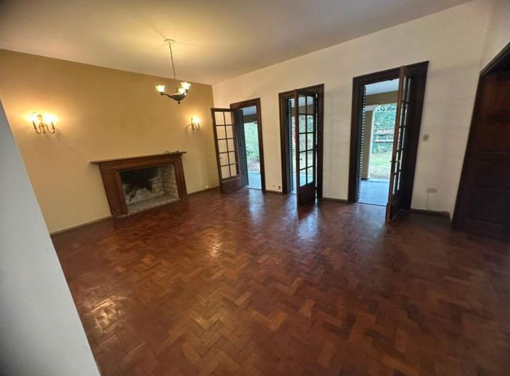 Casa · 317m² · 6 Ambientes · 2 Cocheras