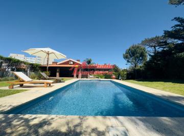 Foto1 · Alquiler y Venta de Casa de 5 Dorm. con Piscina y Vista Al Mar en Punta del Este
