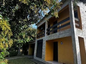 Casa · 135m² · 4 Ambientes · 1 Cochera · Casa en Los Pinos