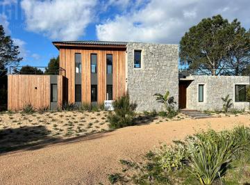 Casa · 310m² · 5 Ambientes · A Estrenar Hermosa Casa en Laguna Escondida Jose Ignacio