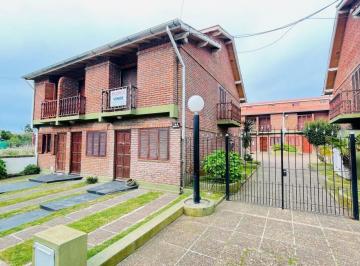 Casa · 65m² · 4 Ambientes · 1 Cochera · Dúplex 4 Amb con Todos Los Servicios!’