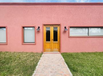 Casa · 101m² · 4 Ambientes · 2 Cocheras · Casa de Dos Dorm. en Sicardi en Venta
