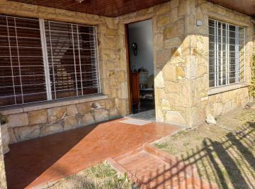Casa de 3 ambientes, Esteban Echeverría · Casa con Excelente Ubicación (Acta Permuta Departamento, Diferencia a Convenir)
