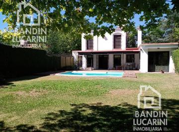 Casa · 220m² · 6 Ambientes · 3 Cocheras · Casa en Venta en Ranelagh de 4 Ambientes C/pileta. Casco de Ranelagh.