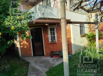 Casa · 178m² · 4 Ambientes · 1 Cochera · Casa en Venta en Berazategui Local Duplex. Se Toman Permutas.