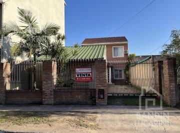 Casa · 110m² · 5 Ambientes · 2 Cocheras · Casa en Venta en Berazategui. Dos Casas. Ideal Familia Grande o Dos Familias.
