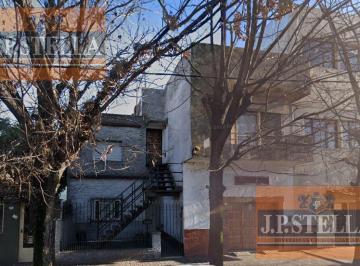 Casa · 200m² · 7 Ambientes · 1 Cochera · Casa y 2 Dptos a Refaccionar en 2 Plantas 200 m² Edif. - San Justo