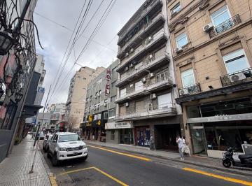 Departamento de 4 ambientes Alquiler $ 900.000 · Tres Ambientes Mas Escrit o 4 Amb a m de Av Corrientes!