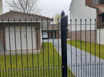 Casa · 202m² · 6 Ambientes · 1 Cochera · Venta Casa 6 Ambientes - Caisamar - Apta 2 Familias - Apta Credito