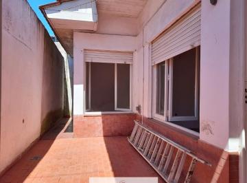 PH · 70m² · 2 Dormitorios · PH de Tres Ambientes Interno con Patio - Retasado - Chile y Belgrano